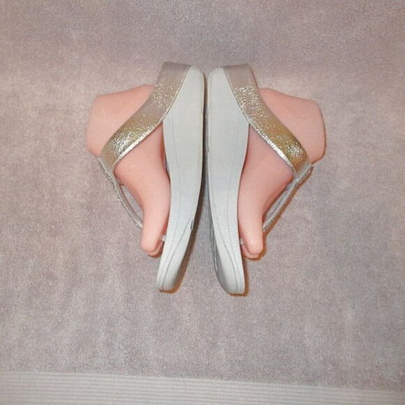 FitFlop Fino Glitzy Crystals Toe Post Sandals Size 10 Silver Metallic Flip Flops - Picture 8 of 11